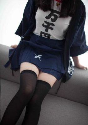 女高中生的腰姿