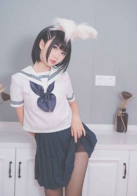 年轻的女教师在线观看